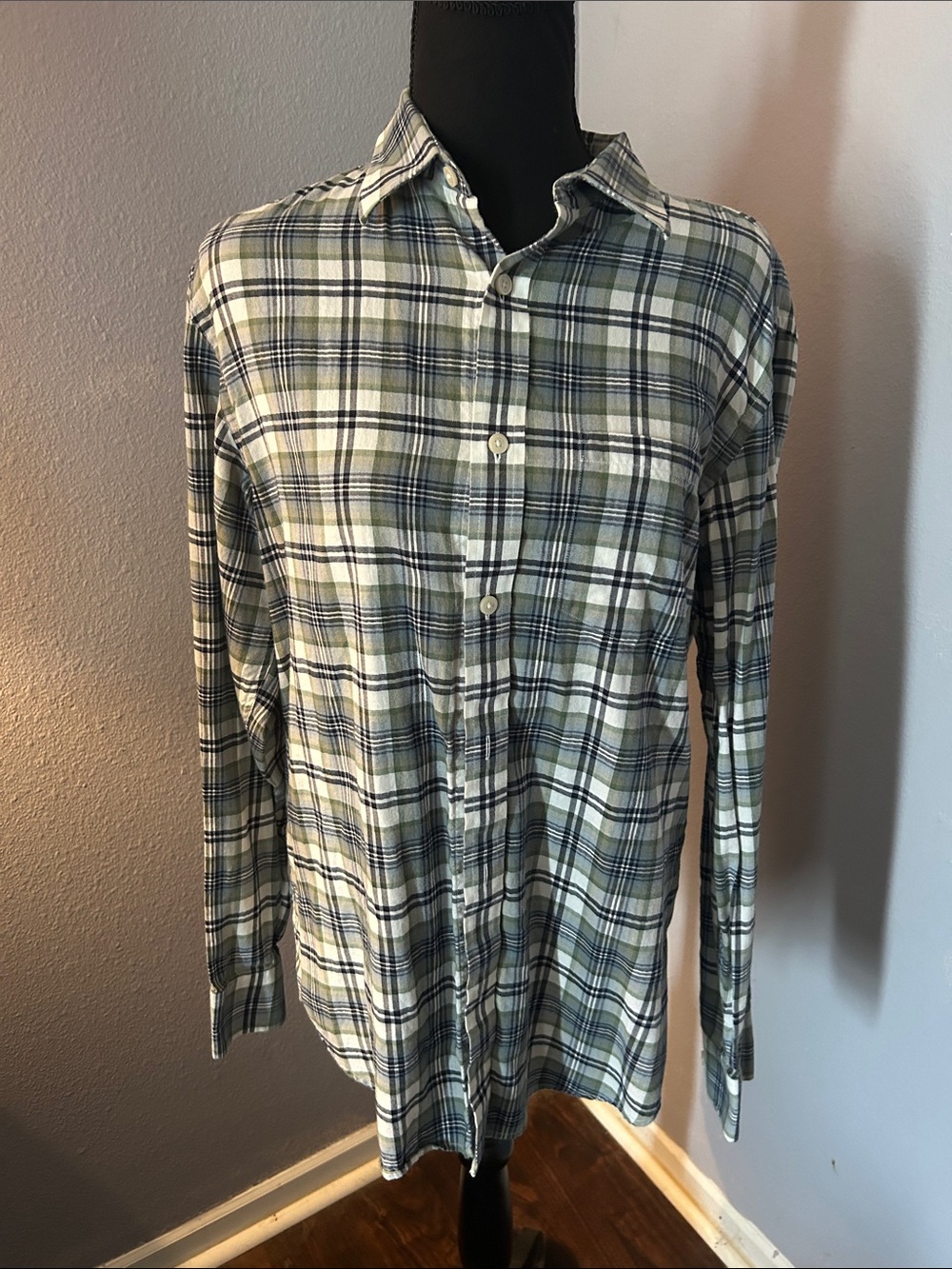 Banana Republic Men Plaid Button-Down Shirt - Green/Blue Size Medium